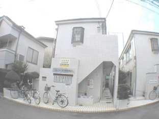 落ち着いた雰囲気の外観です