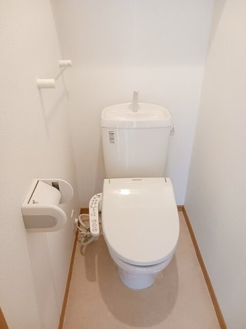 コンパクトで使いやすいトイレです