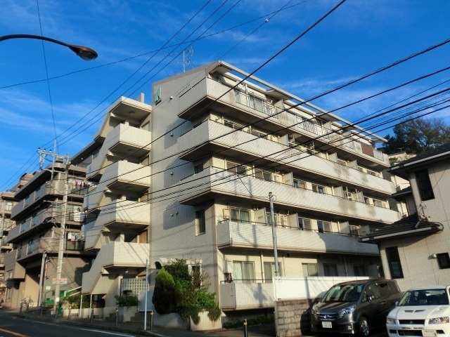 落ち着いた雰囲気の外観です