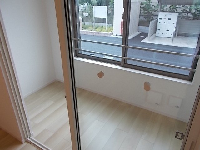 開放的で明るい空間を演出してくれるバルコニーです