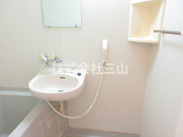 明るい洗面所です