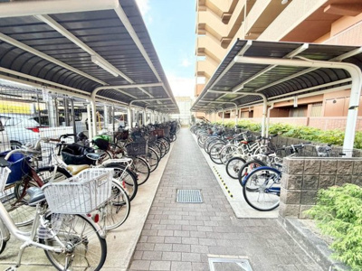 【駐輪場】 | ファミール羽衣公園前 | 駐輪場に屋根があるので、雨の日に自転車が濡れにくく嬉しいですね！