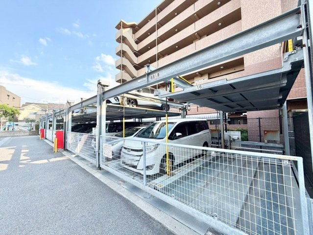 ファミール羽衣公園前の駐車場|【駐車場】敷地内駐車場（月額：3000円）ございますよ！空き状況確認必要です！詳しくは担当までお問い合わせください！