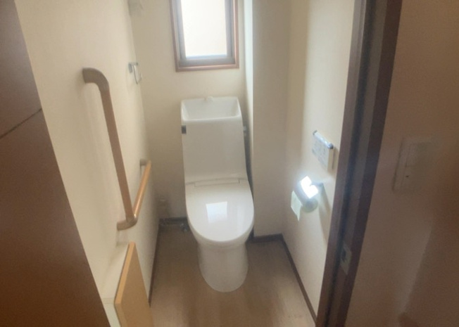 【トイレ】 | トイレは大きさや形、機能、抗菌性などが異なる多種多彩なタイプが各メーカーから出ています。それぞれに良さがあるため、事前にどういったタイプのトイレがいいのかをご家庭内で決めて、内見に行くといいでしょう。