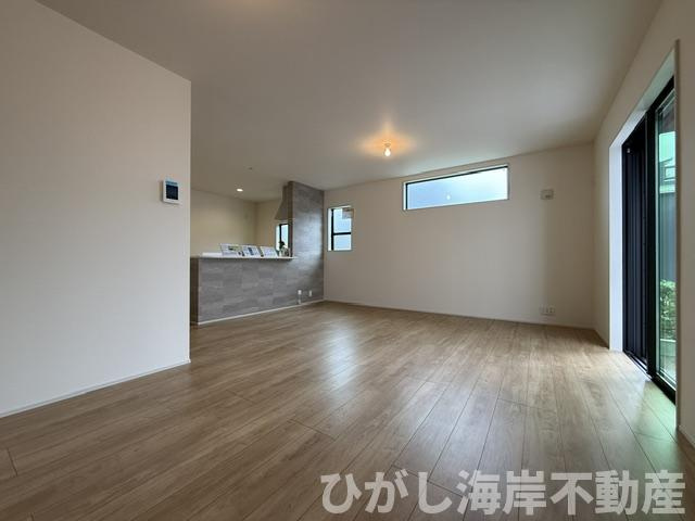 茅ヶ崎市菱沼１丁目　新築戸建　全２棟の居間・リビング|18.5帖　LDK