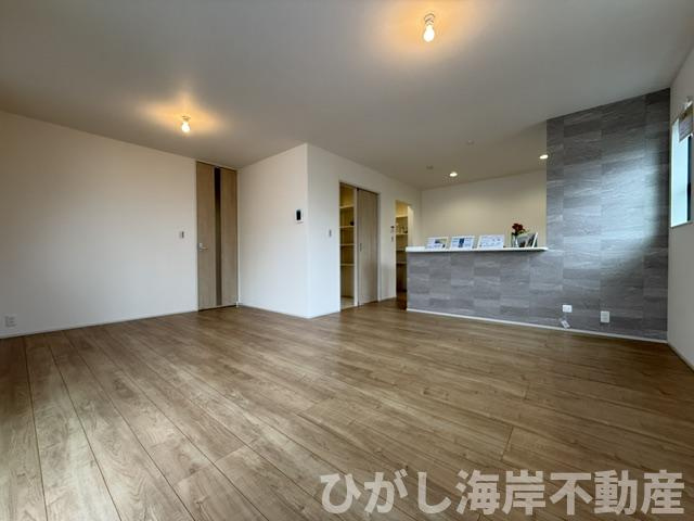 茅ヶ崎市菱沼１丁目　新築戸建　全２棟のダイニング|18.5帖　LDK