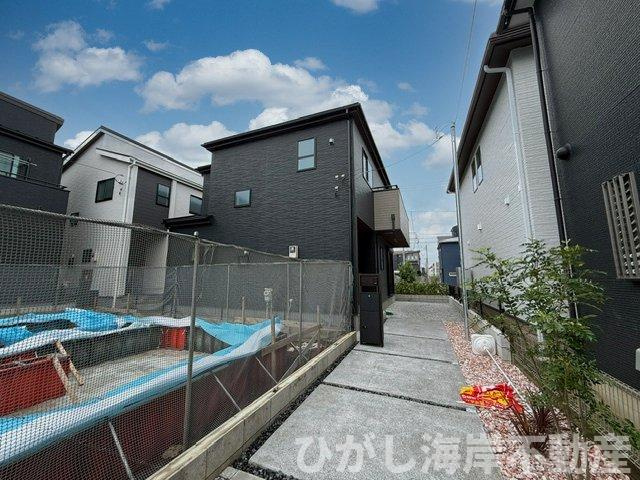 茅ヶ崎市菱沼１丁目　新築戸建　全２棟の前面道路含む現地写真|現地外観