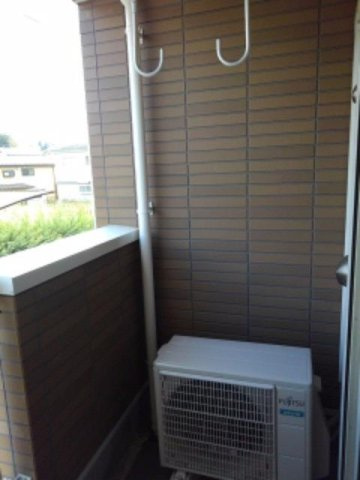 暖かな日差しのふりそそぐバルコニー