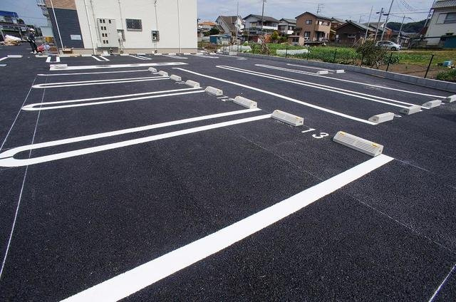 車をお持ちの方に嬉しい駐車場付きの物件です