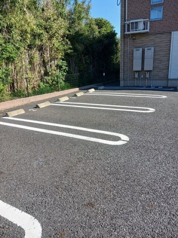 車をお持ちの方に嬉しい駐車場付きの物件です
