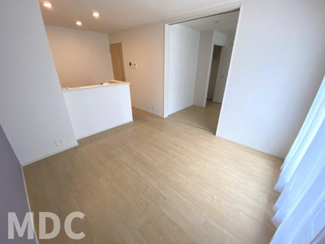 徳島市北矢三町２丁目のアパートの居間・リビング