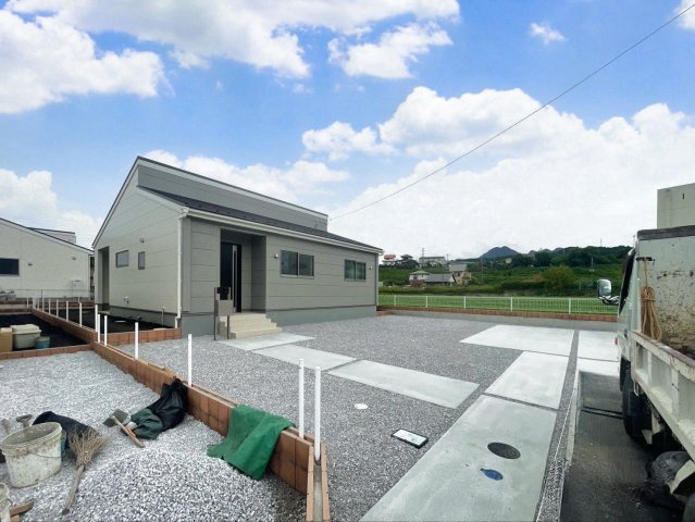 【外観】 | 渋川市金井　平屋　新築住宅 | 現地ご案内ツアー開催中！早朝やお仕事帰りのご見学にもすぐ対応致します！見学ご予約はコアライブまでお気軽にお問い合わせ下さい！