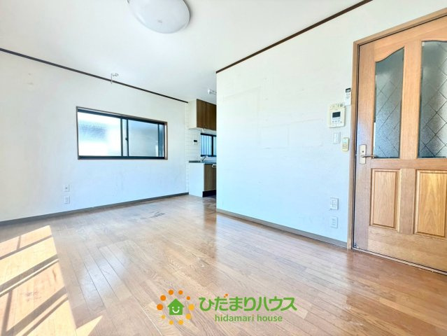 加須市南大桑　中古一戸建ての居間・リビング