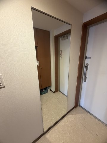 クレストフォルム横浜リヴァシスの玄関