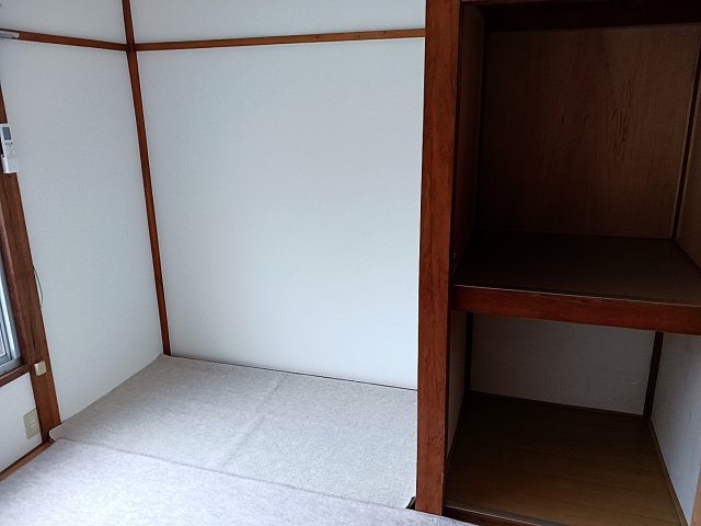 明るい色調の室内です