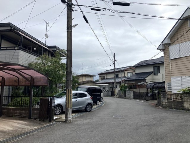 野洲市近江富士３丁目　中古戸建の前面道路含む現地写真