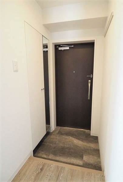 名古屋市熱田区新尾頭１丁目の賃貸マンションの玄関