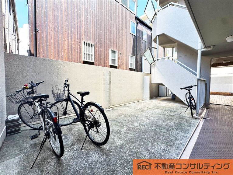 セルダン住吉川の駐車場