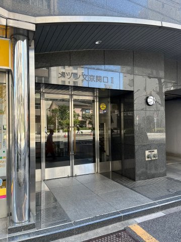 メゾン文京関口Ⅱのエントランス|「江戸川橋」駅徒歩２分！スーパー等近く買物便利なメゾン文京関口Ⅱは即日現地案内可能となっておりますので、お気軽にお問い合わせください！