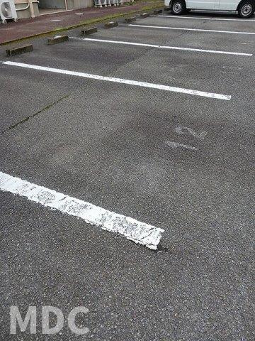 徳島市北矢三町３丁目の賃貸マンションの駐車場
