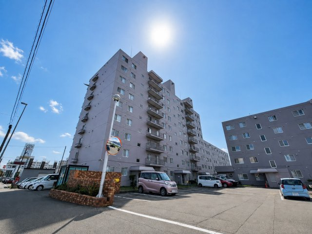 琴似プリンスハイツの外観|【外観】鉄筋コンクリート造９階建の８階部分に所在