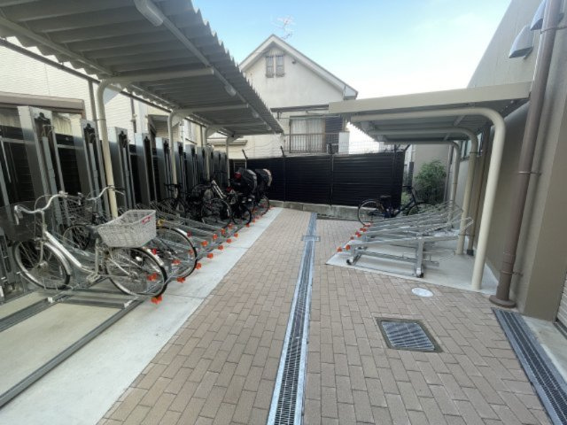 トリニティ豊中本町の駐車場