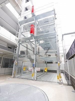 リライア阪東橋サウスの駐車場