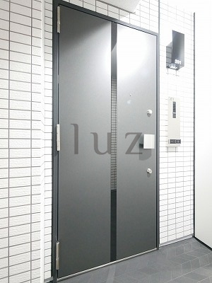リライア阪東橋サウスの玄関