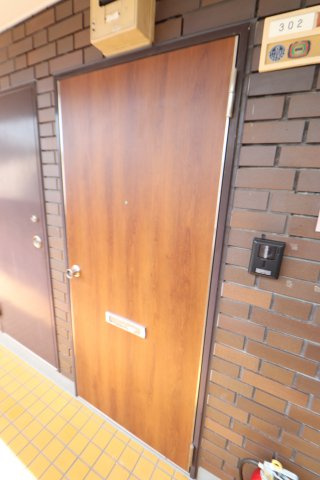 コスモポリタンの玄関