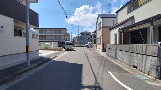 尼崎市東園田町　中古戸建の前面道路含む現地写真
