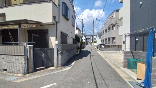 尼崎市東園田町　中古戸建の前面道路含む現地写真