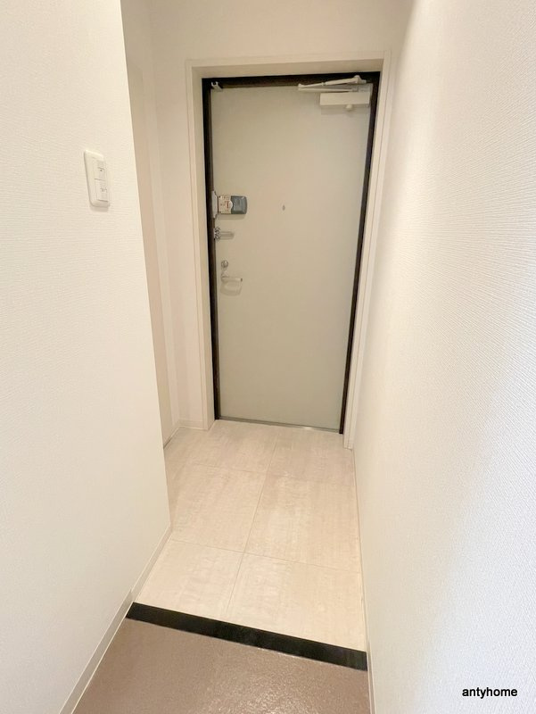 サムティ難波グレイス　仲介手数料無料の玄関