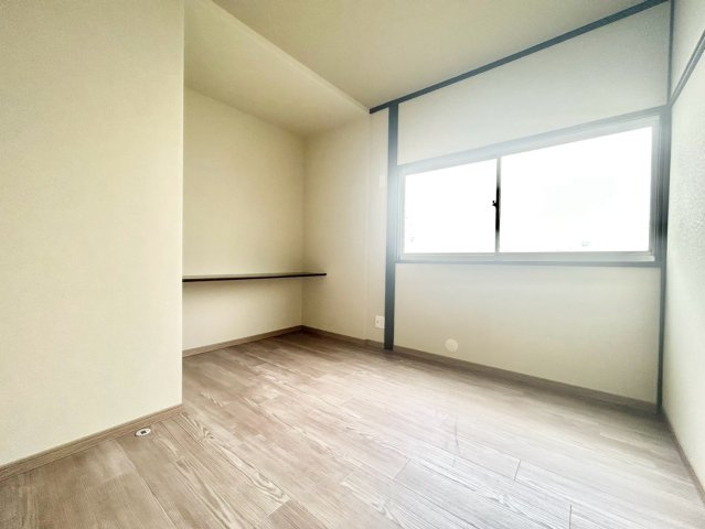 品川区旗の台5丁目　中古戸建の洋室|明るいお部屋はそれだけで気分が晴れやかになりますね！

現地ご見学希望・資料請求などお気軽にお問い合わせ下さい！
03-5990-5201