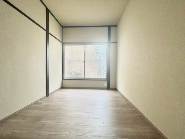 品川区旗の台5丁目　中古戸建の洋室|自分だけのプライベート空間。明るく温もりを感じることができる居室です。

現地ご見学希望・資料請求などお気軽にお問い合わせ下さい！
03-5990-5201