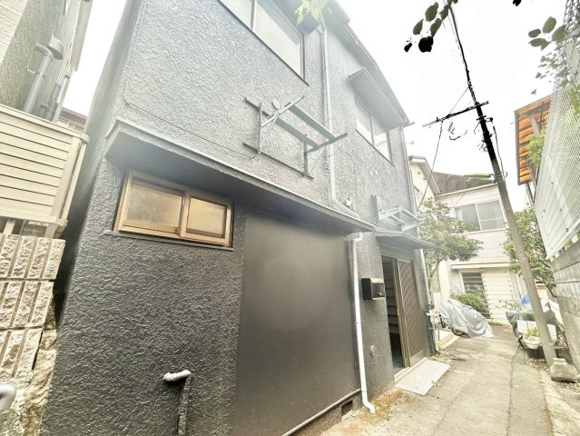 品川区旗の台5丁目　中古戸建の外観|重厚感に溢れた、気品ある邸宅です。

現地ご見学希望・資料請求などお気軽にお問い合わせ下さい！
03-5990-5201