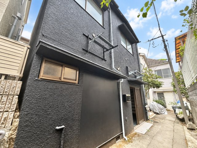 品川区旗の台5丁目　中古戸建の外観|重厚感に溢れた、気品ある邸宅です。

現地ご見学希望・資料請求などお気軽にお問い合わせ下さい！
03-5990-5201