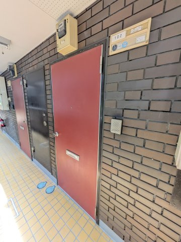 コスモポリタンの玄関