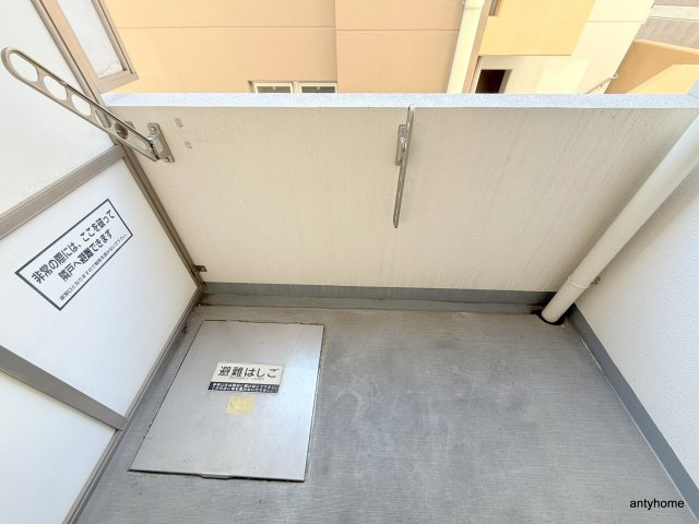 サムティ難波グレイス　仲介手数料無料のバルコニー
