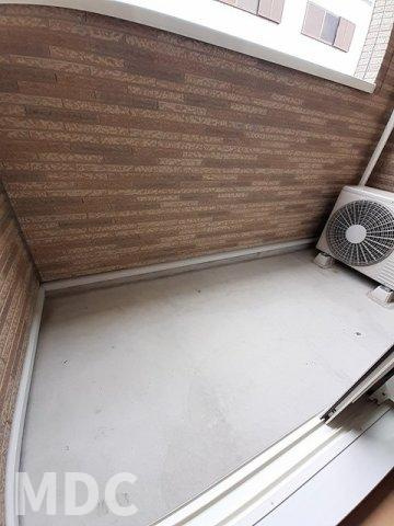 徳島市北矢三町３丁目のアパートのバルコニー
