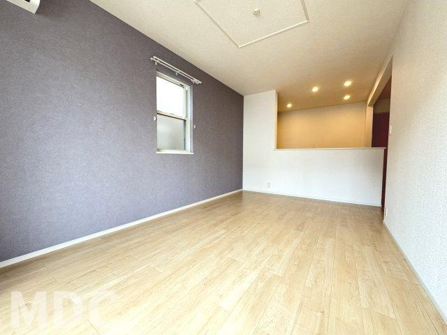 徳島市北矢三町３丁目のアパートの居間・リビング