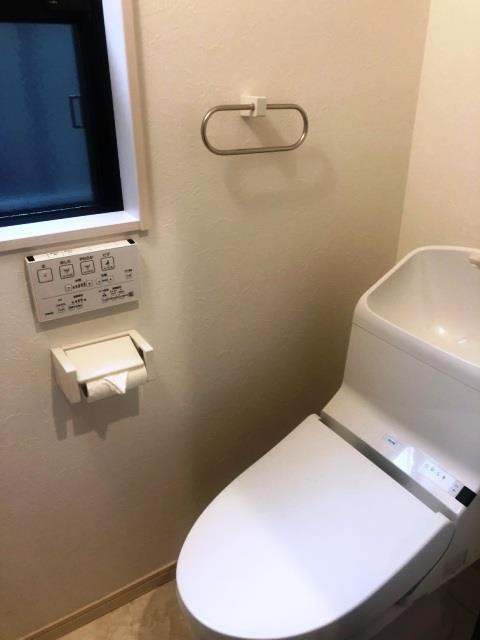上池田１丁目戸建のトイレ|落ち着いたトイレです