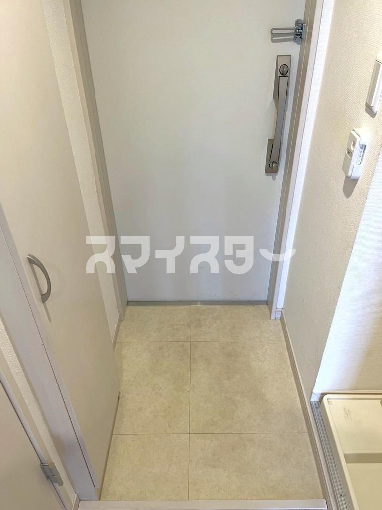リブリ・Shellの玄関