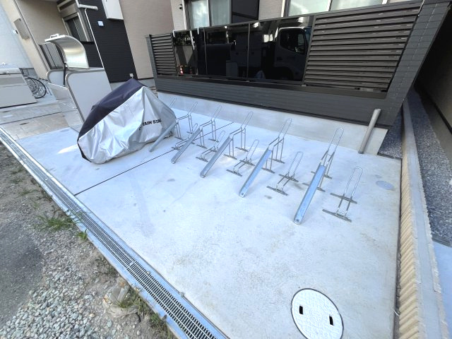 リスブラン中野の駐車場