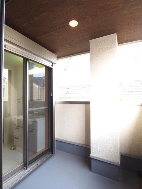 緑丘２丁目戸建のバルコニー|外からの目が気にならないバルコニーで洗濯物が干せます