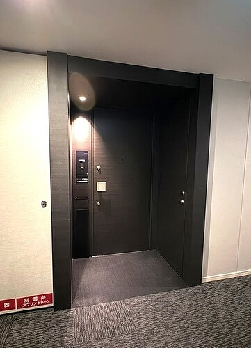 大阪ひびきの街　ザ・サンクタスタワーの玄関|※2026年7月撮影