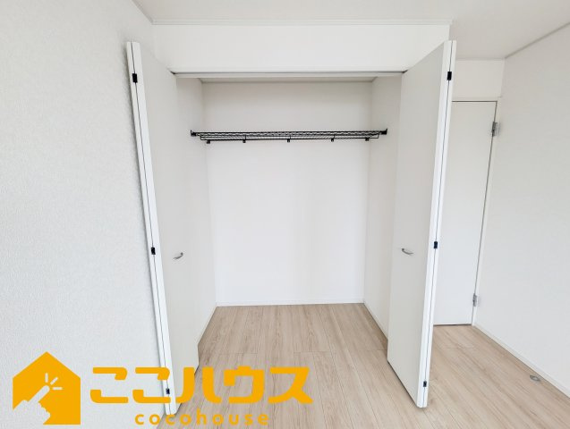 読谷村大木第４　クレイドルガーデン　新築戸建て　全３棟　１号棟の収納|洋服が多い方でも安心の収納力
