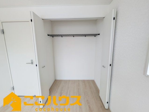 読谷村大木第４　クレイドルガーデン　新築戸建て　全３棟　１号棟の収納|洋服が多い方でも安心の収納力
