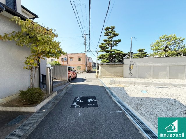 貝塚市麻生中　新築一戸建ての前面道路含む現地写真|周辺は落ち着いた街並みの住宅地！子育てがしやすい住環境です！まだ未完成ですが、現地でしかわからない事もございます。是非一度ご覧ください。