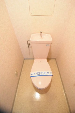 シンプルで使いやすいトイレです♪