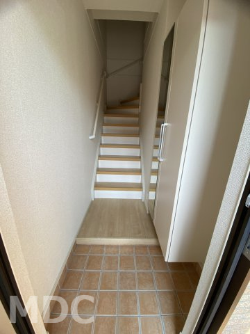 徳島市北矢三町３丁目のアパートの玄関
